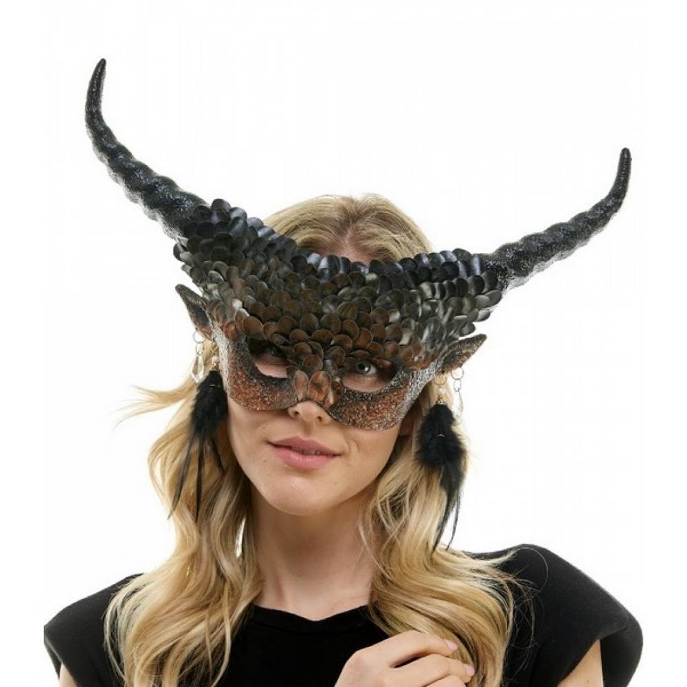 Plumes Voodoo Mask with Horns and earrings