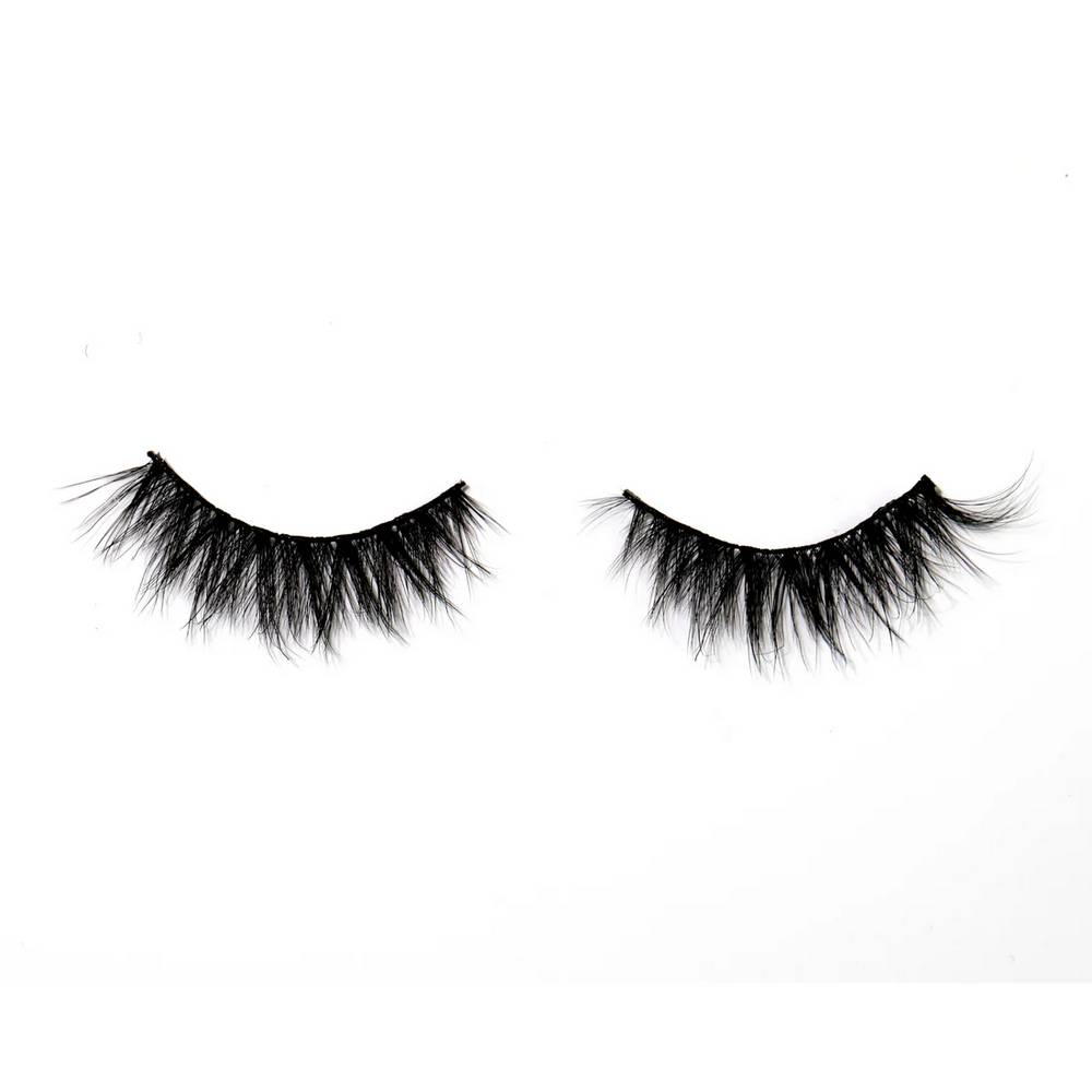 vani-main-character-lashes
