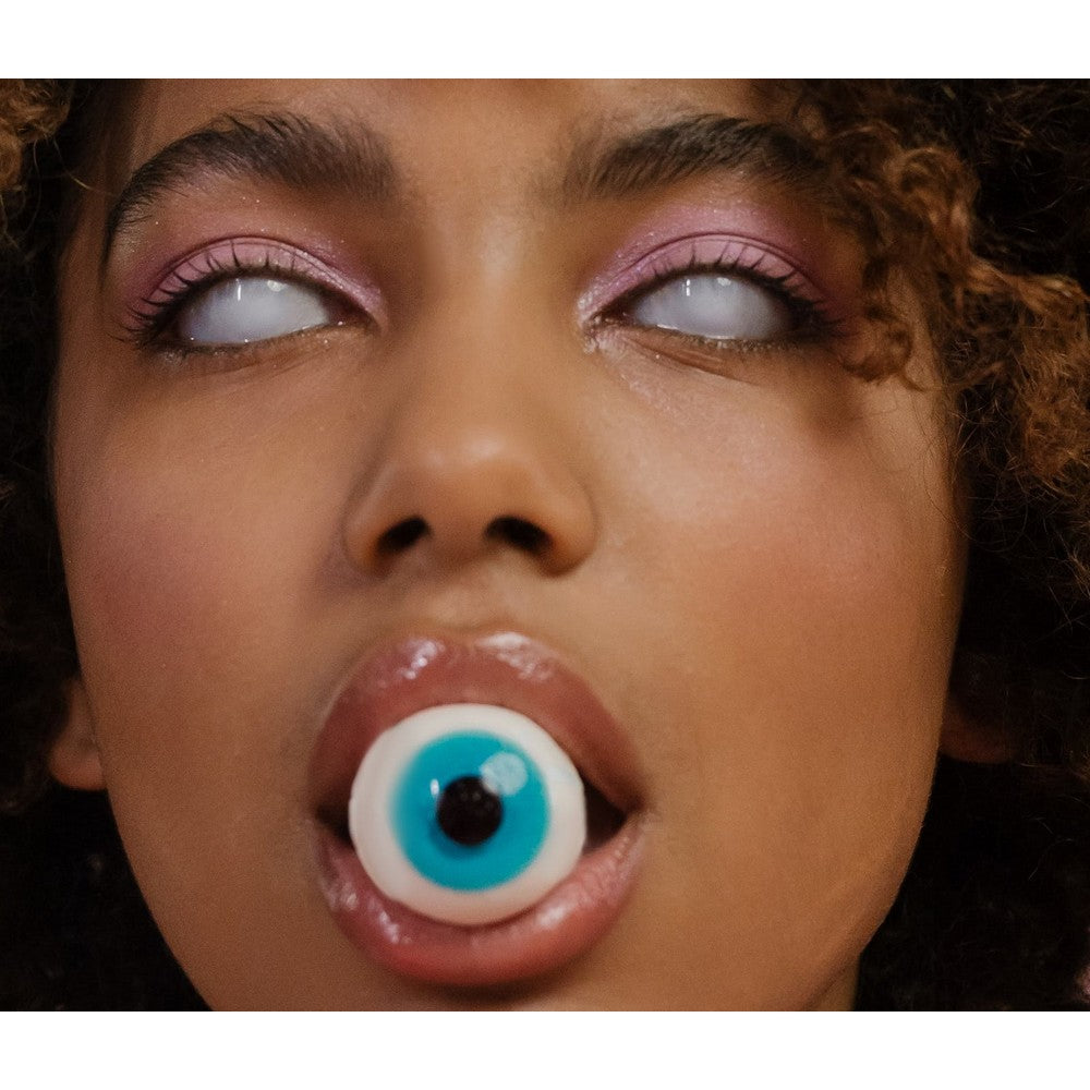 Discover the world of contact lenses for a unique and original look !