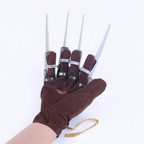 Brown Glove Claw, Freddy love