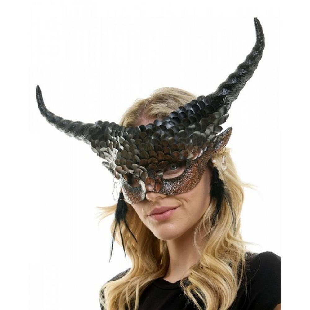 Plumes Voodoo Mask with Horns and earrings