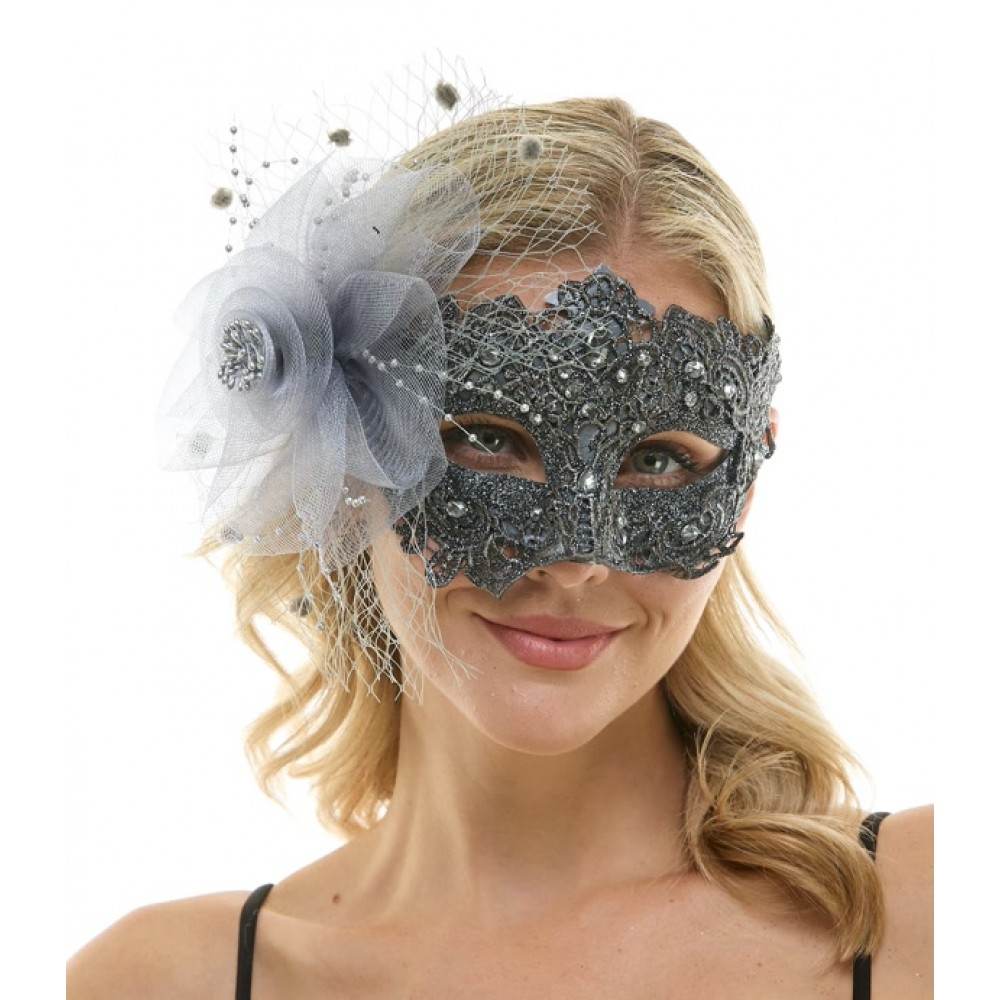 Masque vénitien avec dentelles, ornement floral et strass